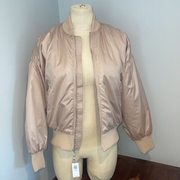 NWT Old Navy Puffer Jacket Size S Petite - Picture 1 of 11